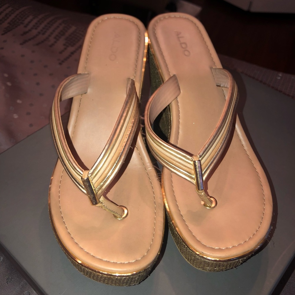 Aldo Platform Flip Flops- Never worn!